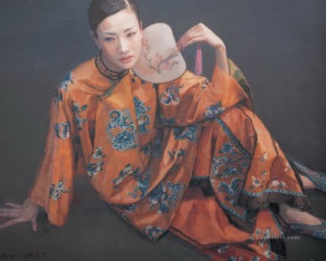 扇子を持つ女性 中国のチェン・イーフェイ Oil Paintings